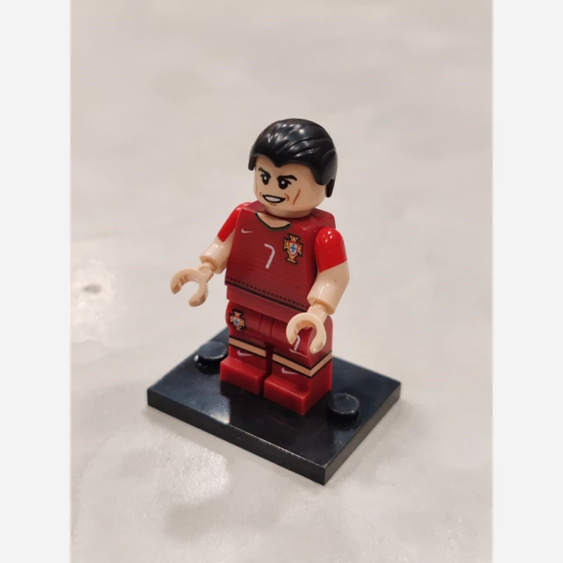 vSq9rLFoRyG4RPcytYUQHeEj6iA2lP3MVlJC8YlF2jivk6eAwL.jpg_800X800X70 لگو مینی فیگور رونالدو پرتقال فوتبالی وارداتی - Image 1