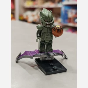 لگو مینی فیگور گرین گابلین به همراه سفینه وارداتی