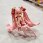 فیگور دختر نشسته ساکورامیکو وارداتی طرح خاص