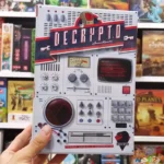 بازی کارتی رومیزی رمز شکن Decrypto محصول شرکت مزدیسنا برای 3 الی 8 نفر - Image 2